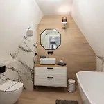 Comfortable, 2-Level Apartment By The River *