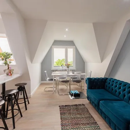 Comfortable, 2-Level Apartment By The River Апартаменты